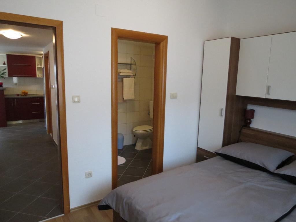 Apartments Ljubicic Podstrana Room photo